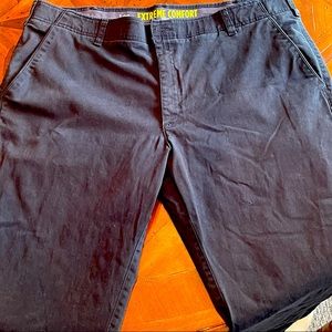 Lees Extreme Comfort 42x30 black khaki pants. Good condition!